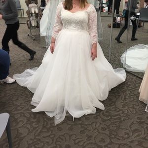 Oleg Cassini ivory wedding gown